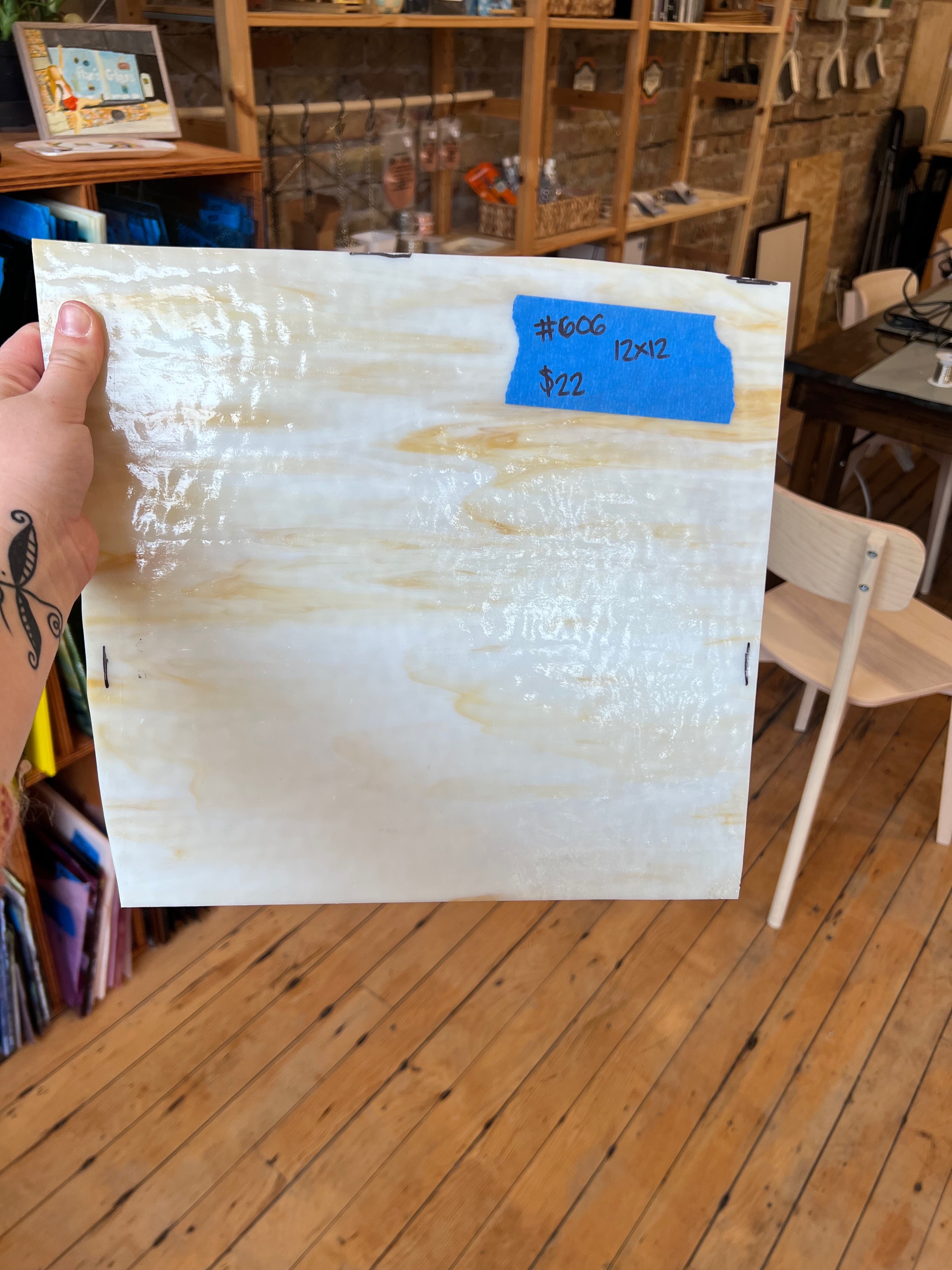 [#606] Kokomo Amber, White