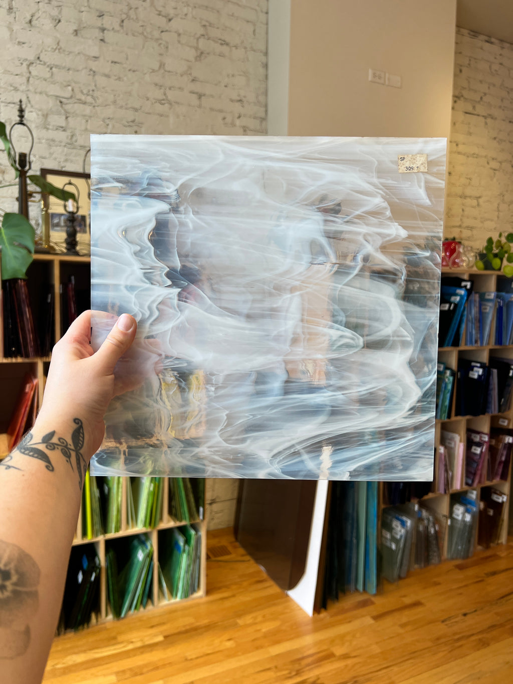 Spectrum Clear with White Wispy
