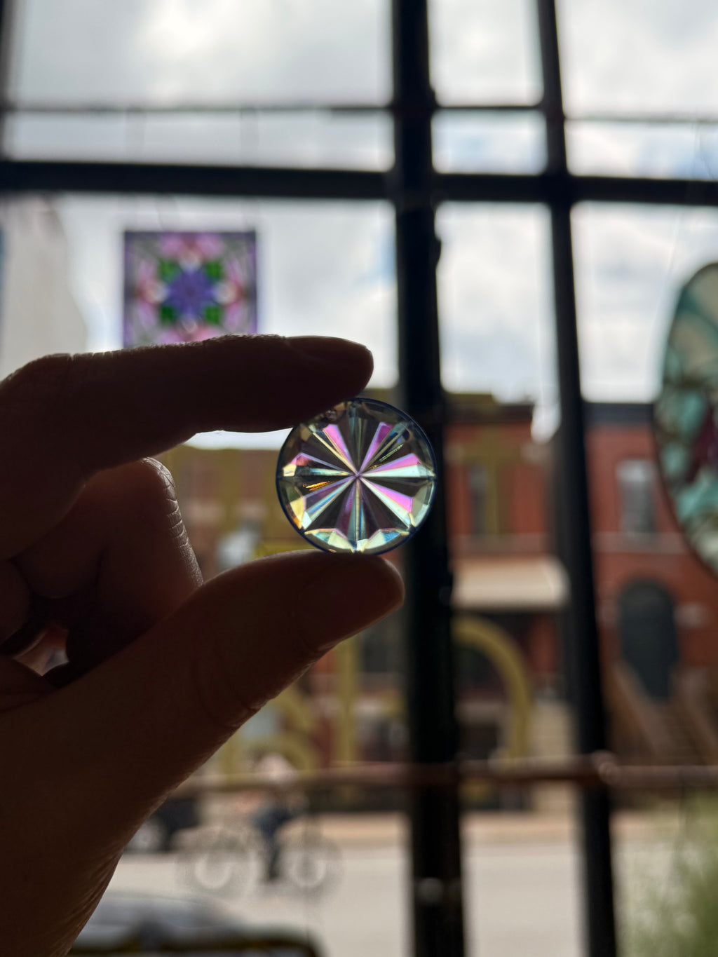 Iridescent Round Beveled Pinwheel Jewel (25mm)