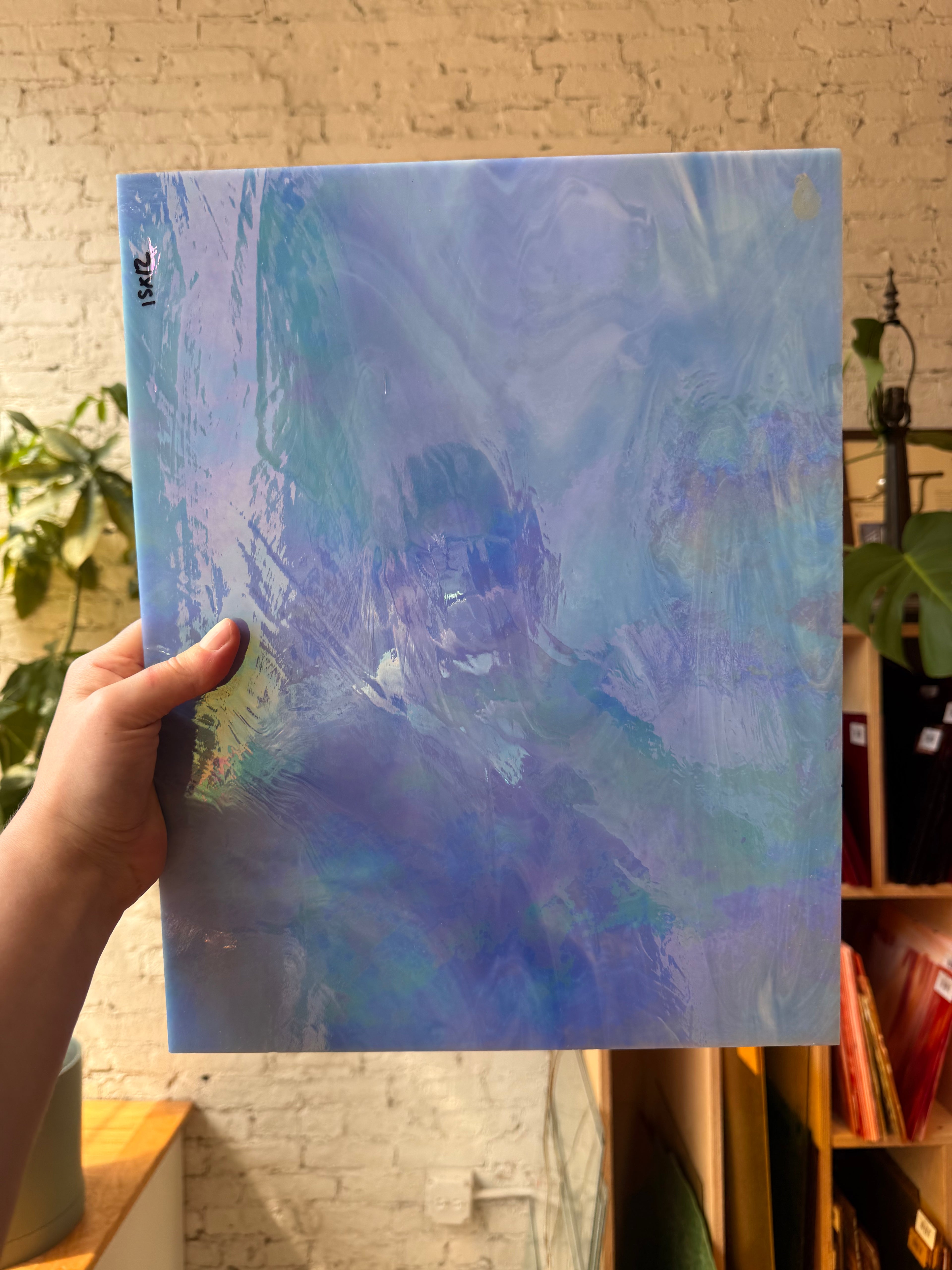 Spectrum Light Blue Wispy Irid