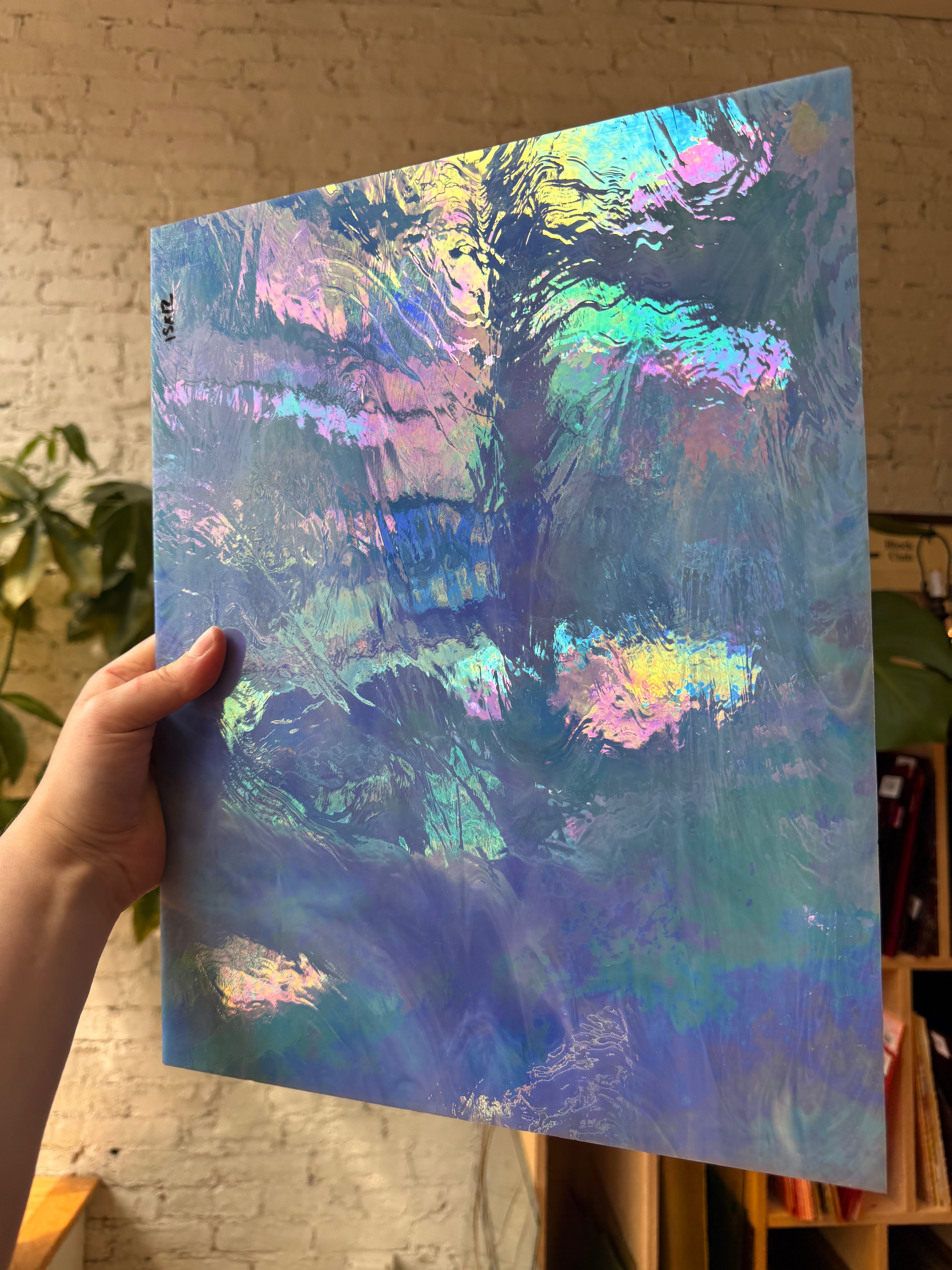 Spectrum Light Blue Wispy Irid