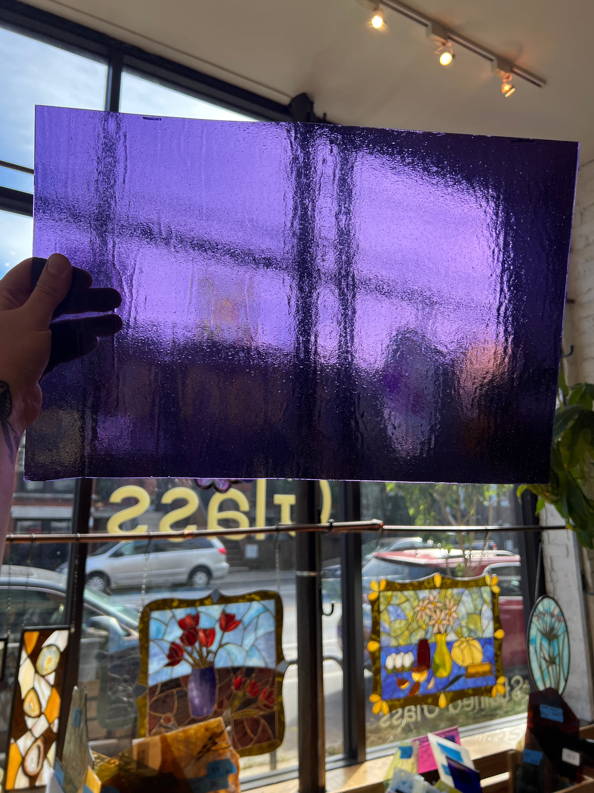 [#115] Wissmach Medium Violet Transparent Fusible