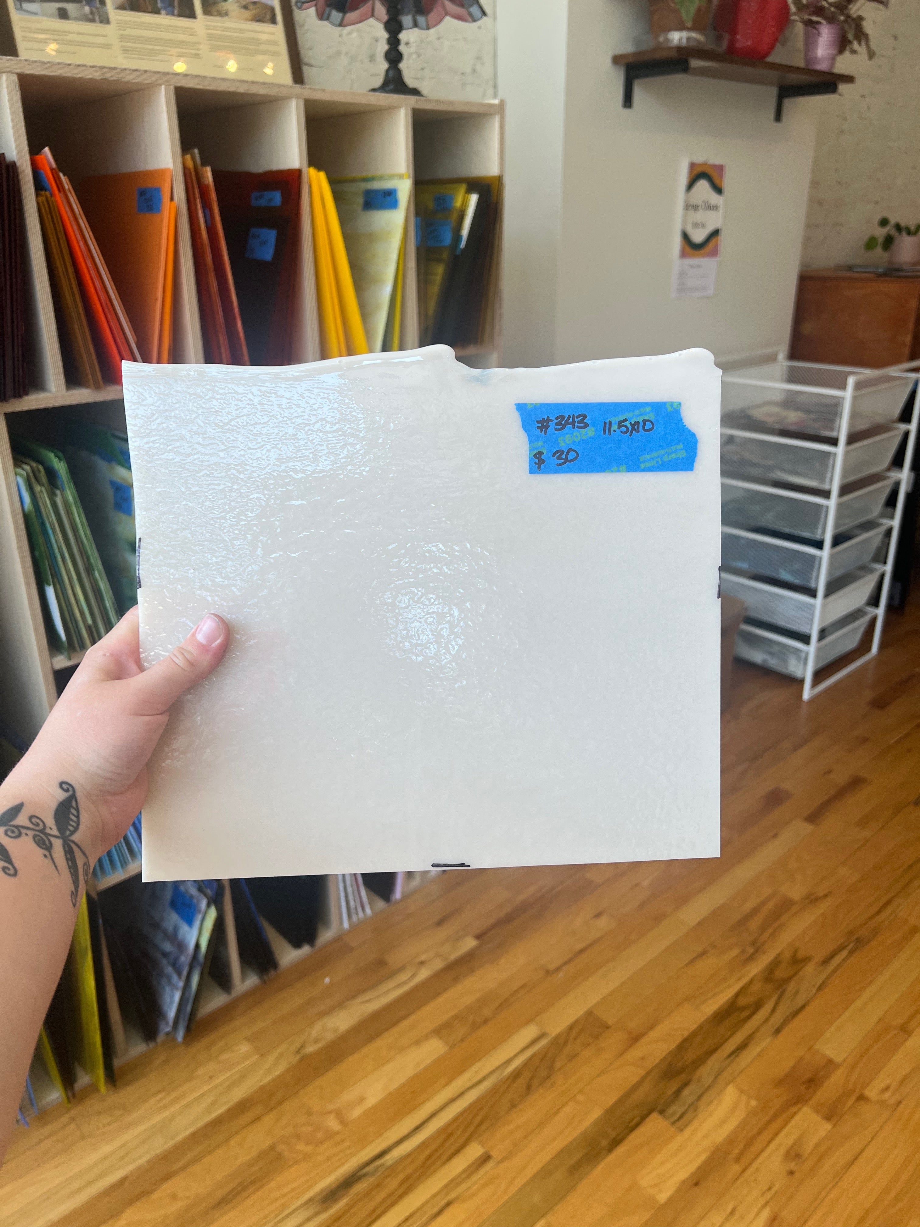 [#343] Bullseye Almond Opal Striker Double Rolled Fusible