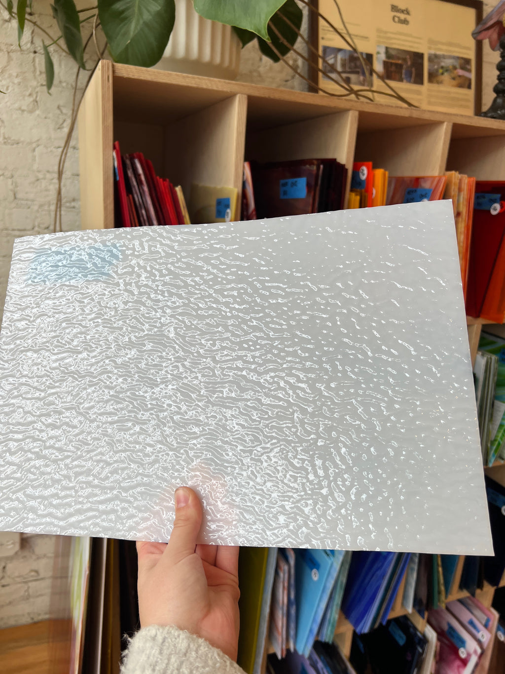 [#144] Wissmach White Cast Opal Ripple