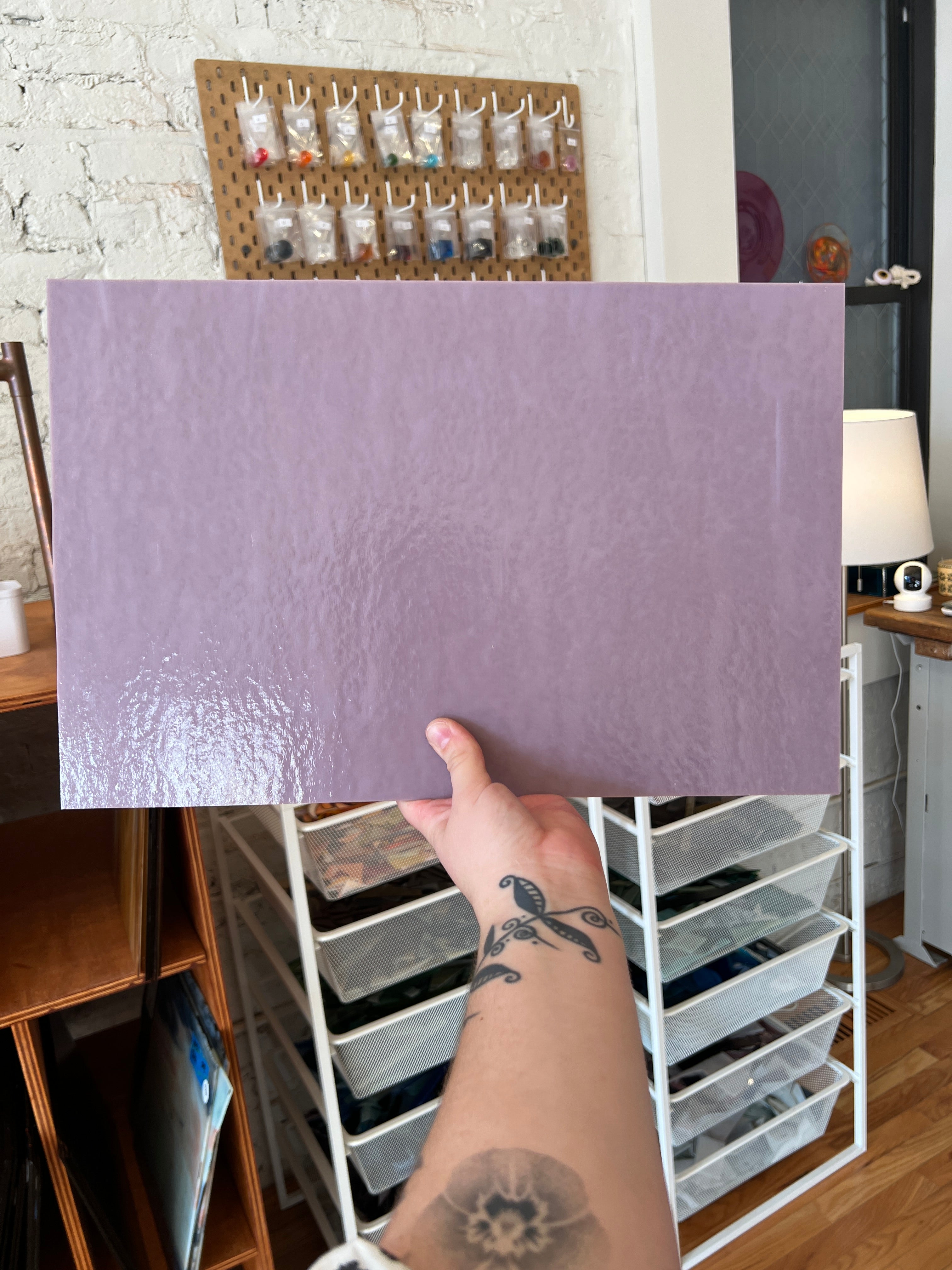 [#146] Wissmach Classic Violet Opal Luminescent