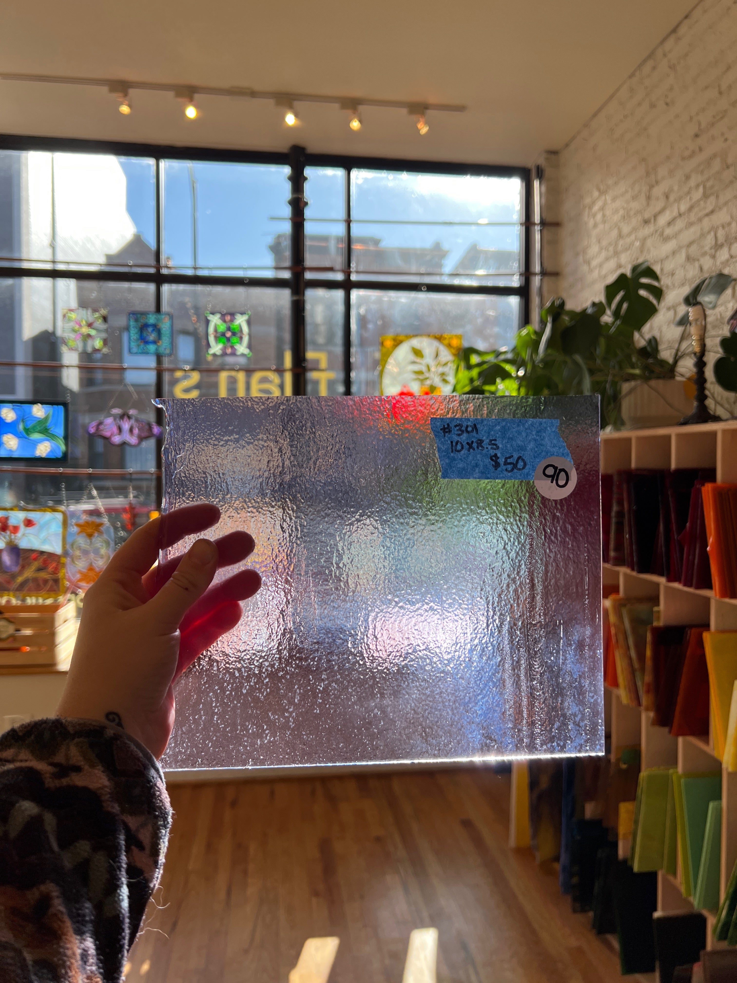 [#301] Bullseye Neo-Lavender Shift Fusible Thin Irid